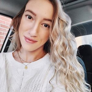 Meet your Posher, Alyson